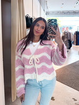 Kurze Oversized Strickjacke mit Wellenmuster Beige/Pink