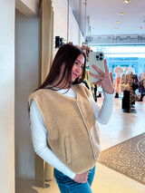 Kurze Teddy Weste mit Knopfleiste Beige