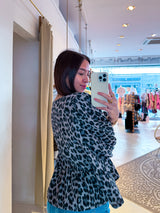 Waffle Bluse mit Schleifen und Leomuster Grau