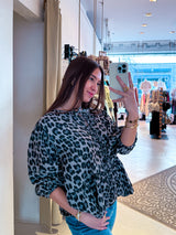 Waffle Bluse mit Schleifen und Leomuster Grau