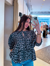 Waffle Bluse mit Schleifen und Leomuster Grau