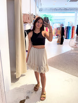 Kurzer Rock mit Rüschen Beige