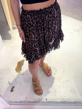 Kurzer Rock mit Rüschen und Leomuster Camel