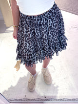 Kurzer Rock mit Rüschen und Leomuster Schwarz