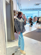 Kurze Waffle Bluse mit Leomuster Beige