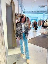 Kurze Waffle Bluse mit Leomuster Beige