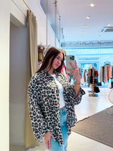 Kurze Waffle Bluse mit Leomuster Beige