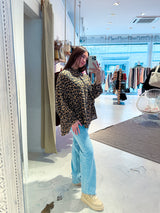 Kurze Waffle Bluse mit Leomuster Camel