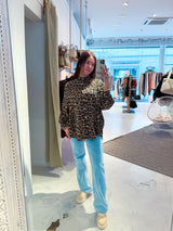 Kurze Waffle Bluse mit Leomuster Camel