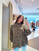 Kurze Waffle Bluse mit Leomuster Camel