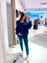 Kurze Oversized Strickjacke mit Schleifen Royalblau