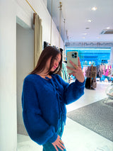 Kurze Oversized Strickjacke mit Schleifen Royalblau