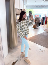 Oversized Strickpullover mit großen Herzen Olive