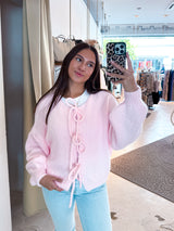 Kurze Oversized Strickjacke mit Schleifen Rosa