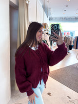 Kurze Oversized Strickjacke mit Schleifen Weinrot