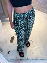 Silky Hose mit Leomuster Mint