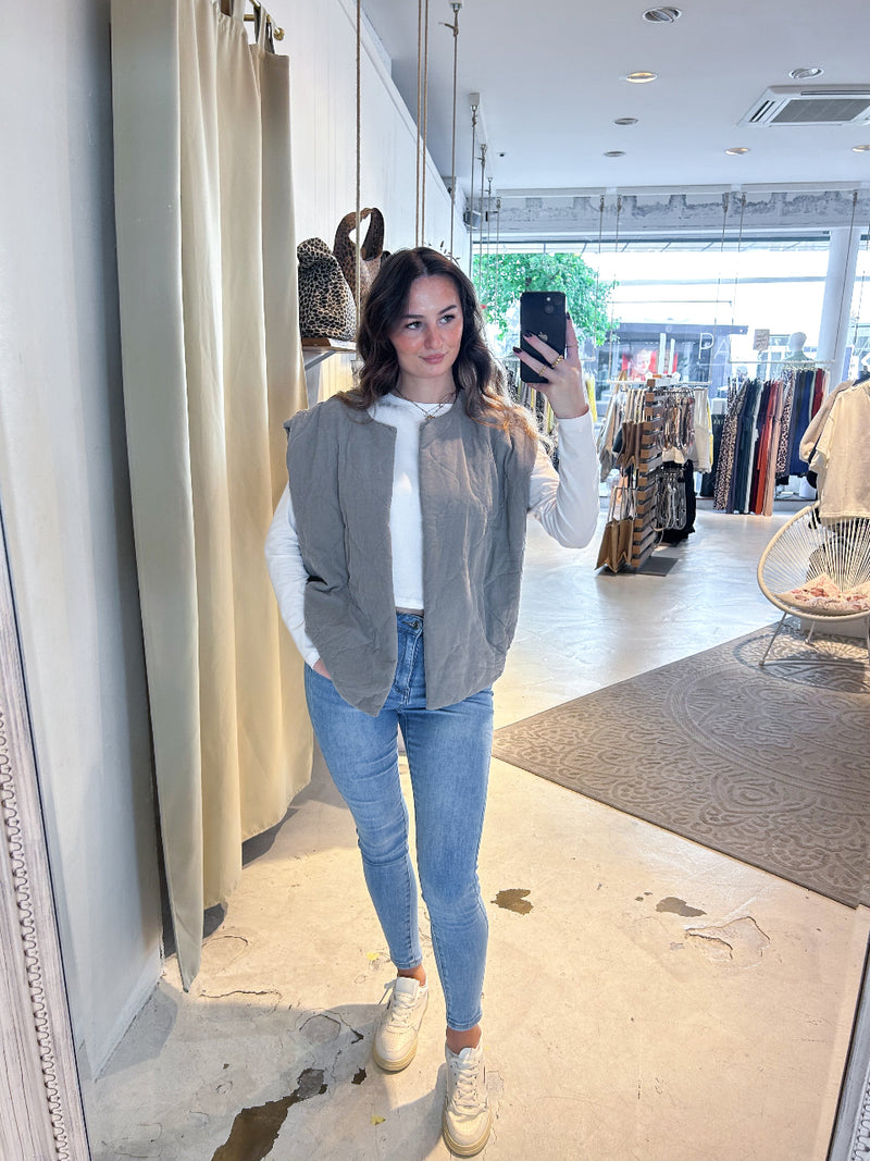 Steppweste Hellgrau
