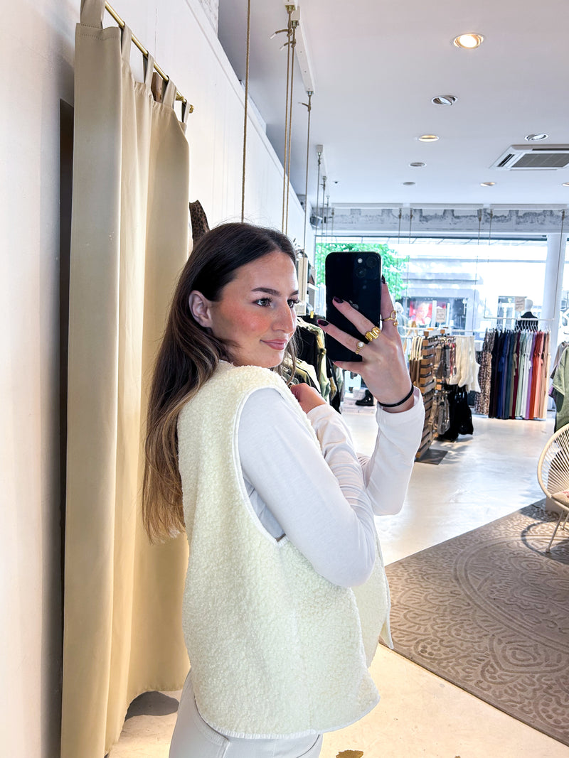 Kurze Teddy Weste mit Knopfleiste und Smiley Creme