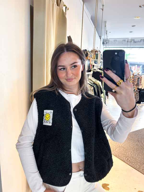 Kurze Teddy Weste mit Knopfleiste und Smiley Schwarz