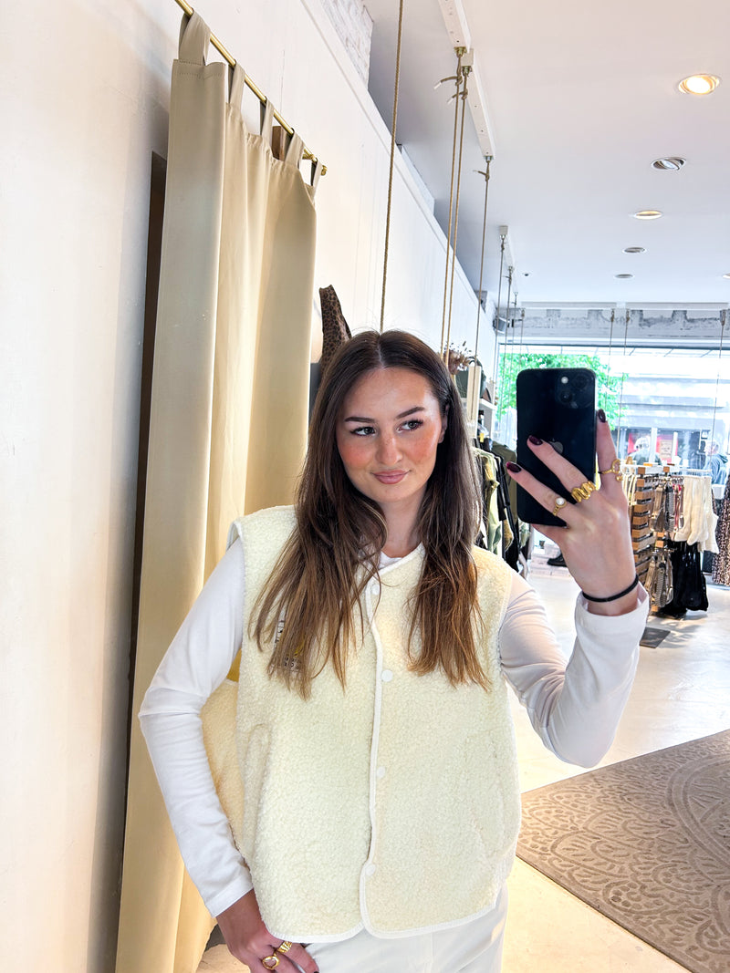 Kurze Teddy Weste mit Knopfleiste und Smiley Creme