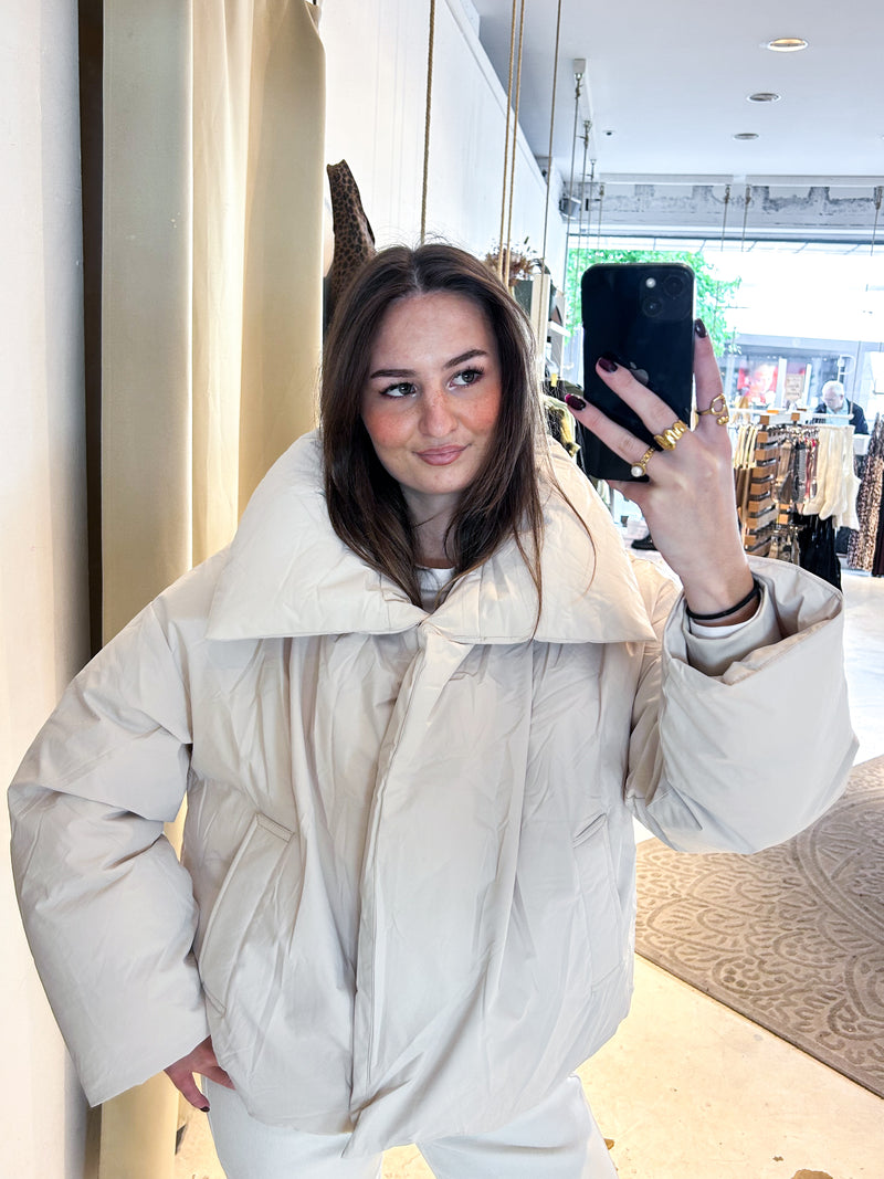 Kurze Winterjacke Beige