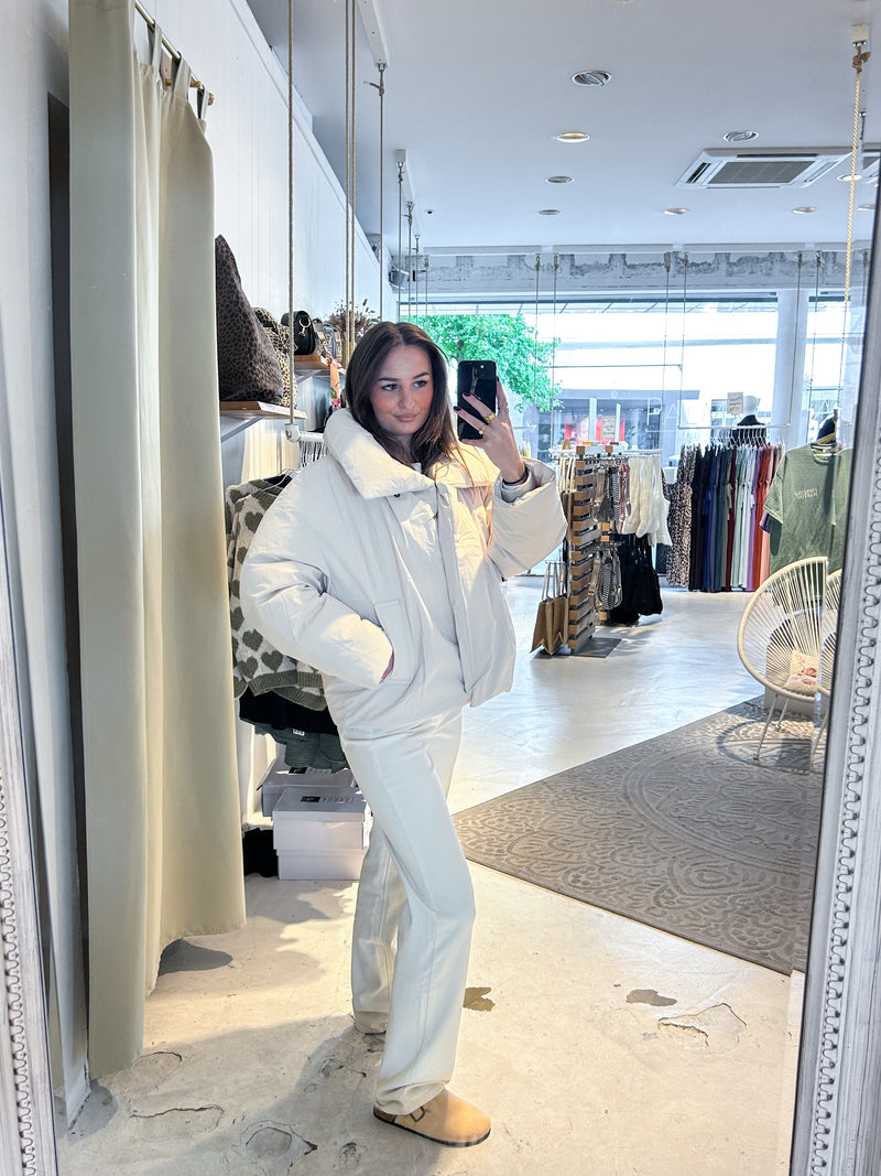 Kurze Winterjacke Beige