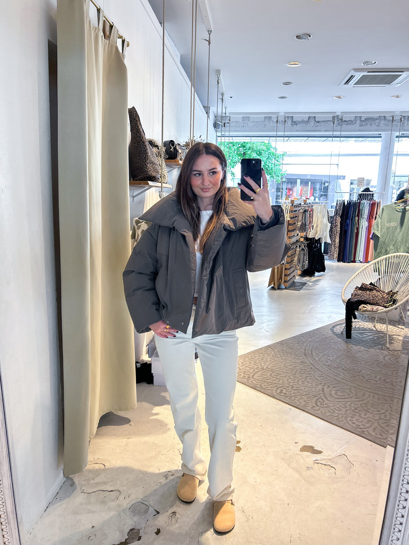 Kurze Winterjacke Braun
