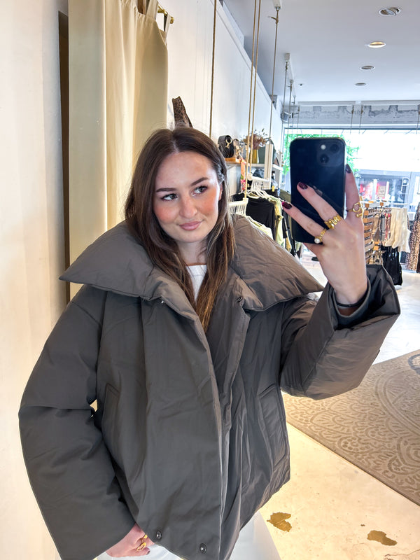 Kurze Winterjacke Braun