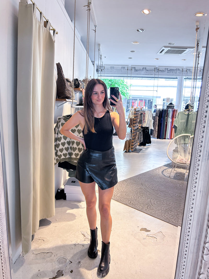 Kunstleder Hosenrock Schwarz