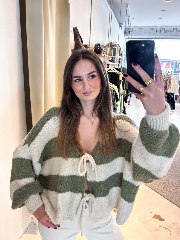 Kurze Oversized Strickjacke Gestreift Olive
