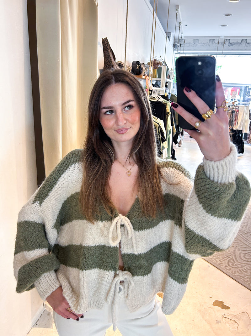 Kurze Oversized Strickjacke Gestreift Olive