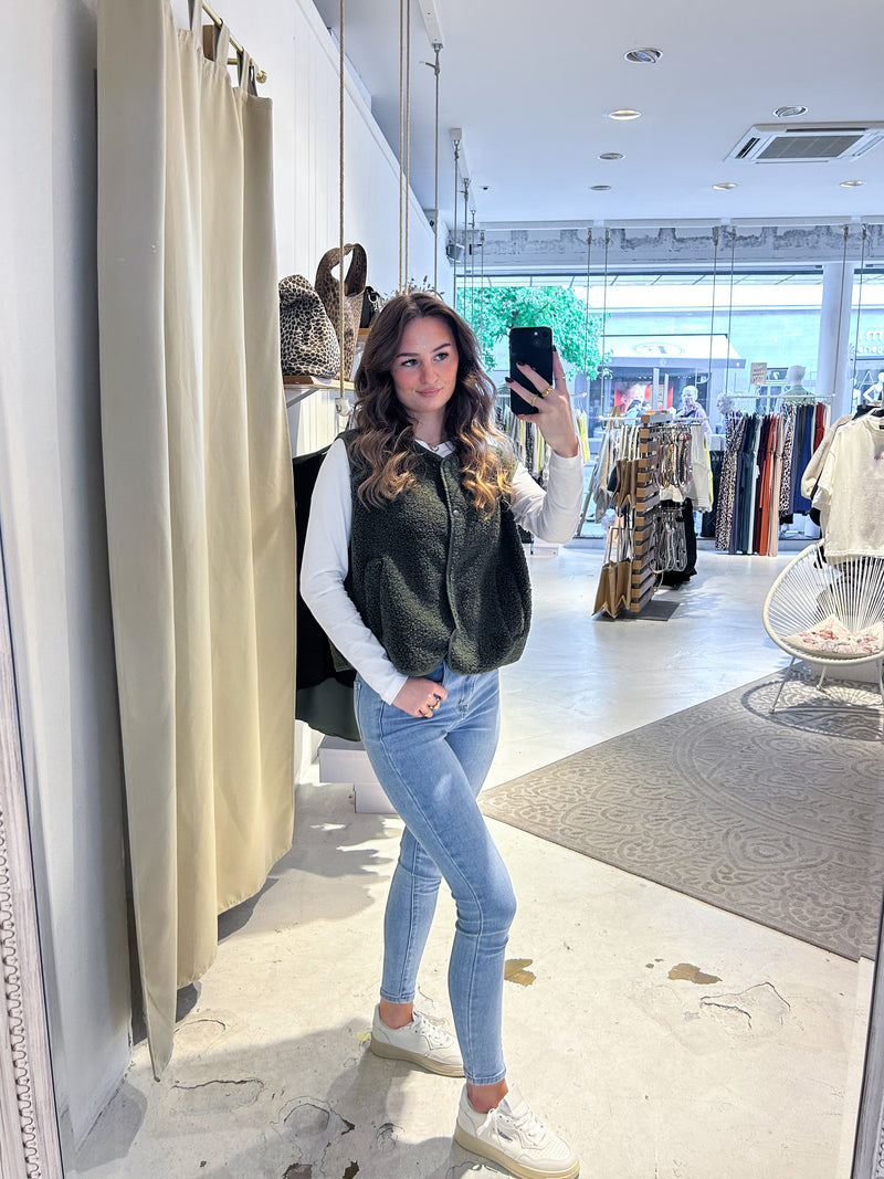 Kurze Teddy Weste mit Knopfleiste Olive