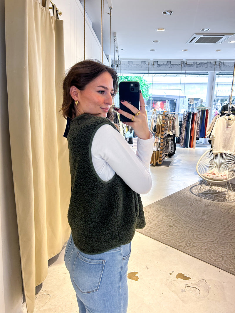 Kurze Teddy Weste mit Knopfleiste Olive