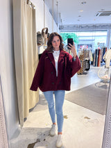 Kurzer Oversized Mantel Weinrot