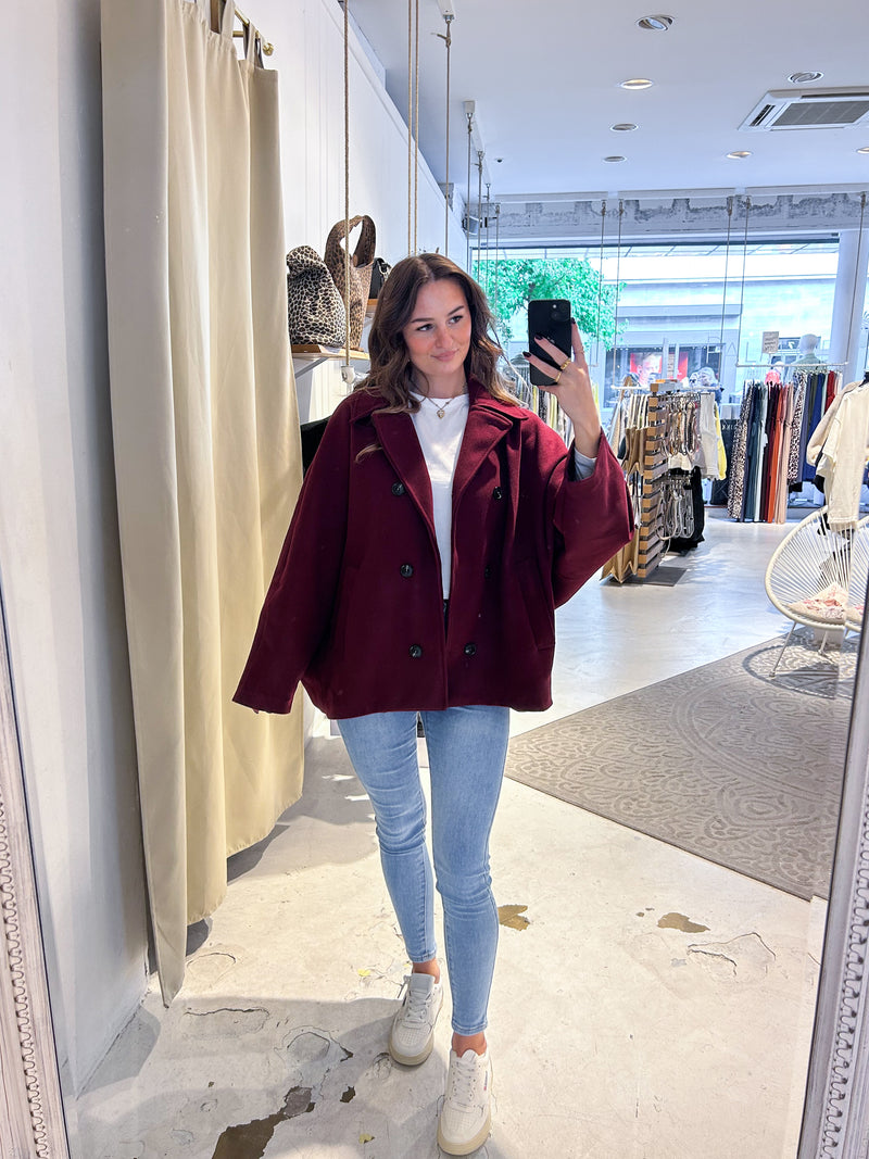 Kurzer Oversized Mantel Weinrot