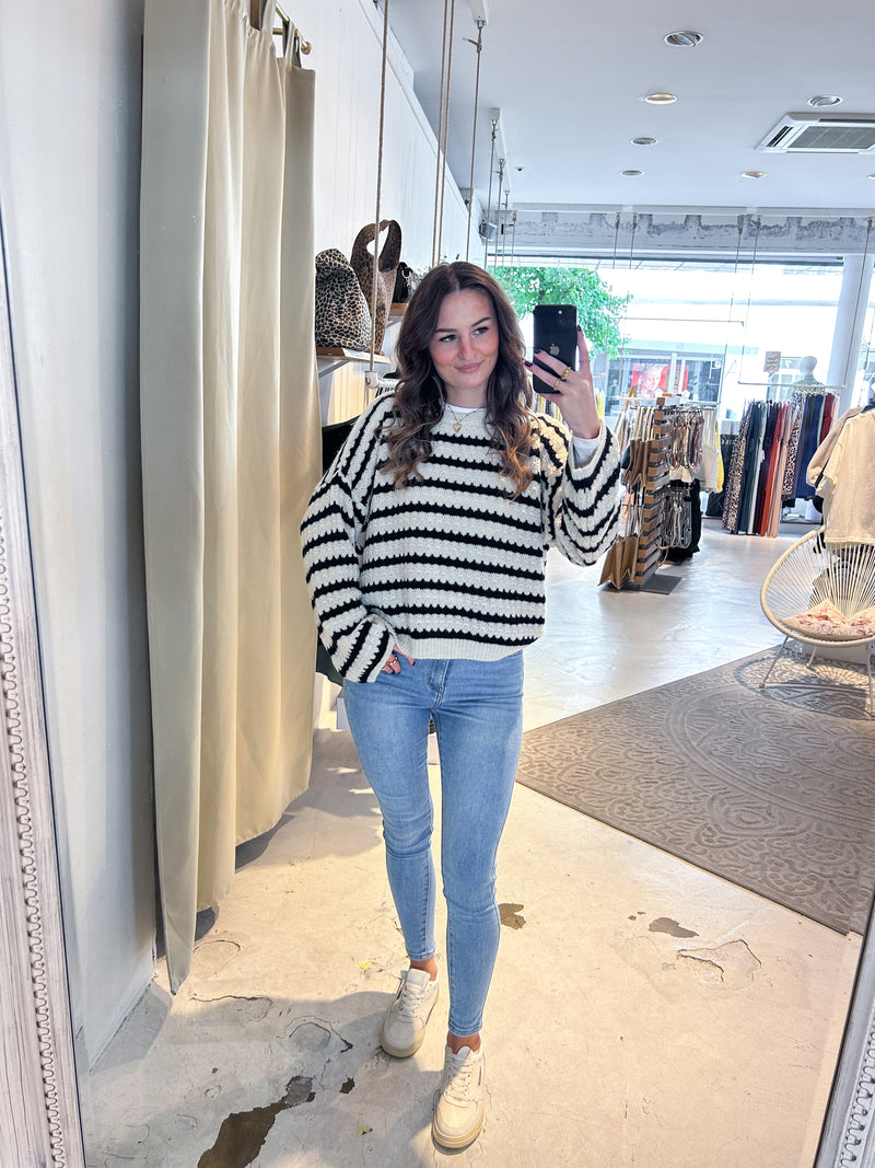 Strickpullover mit Muster Schwarz