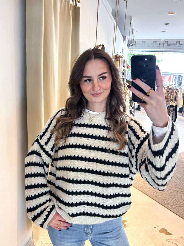 Strickpullover mit Muster Schwarz