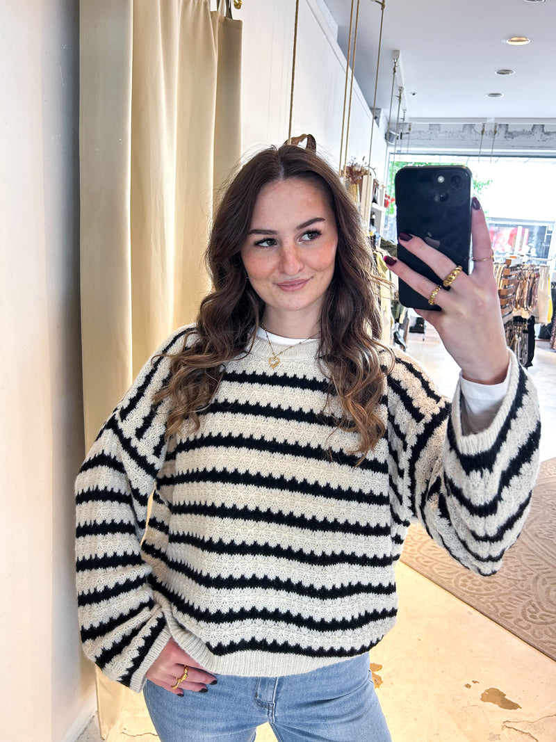 Strickpullover mit Muster Schwarz