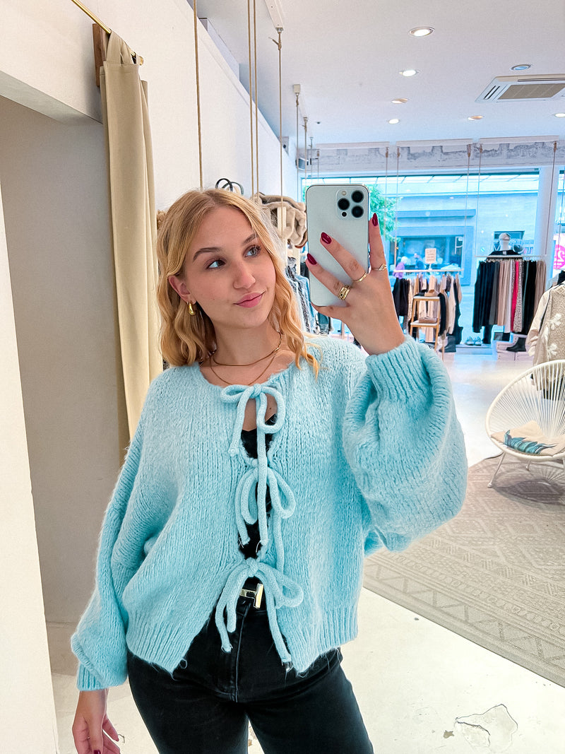 Kurze Oversized Strickjacke mit Schleifen Hellblau