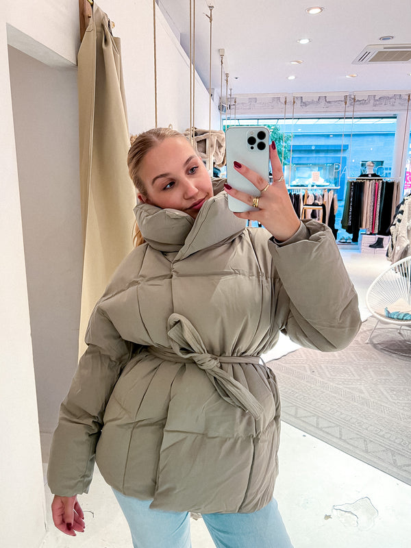 Kurze Puffer Winterjacke Taupe