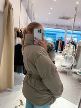 Kurze Puffer Winterjacke Taupe