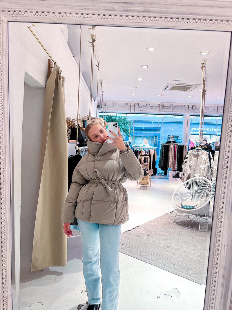 Kurze Puffer Winterjacke Taupe