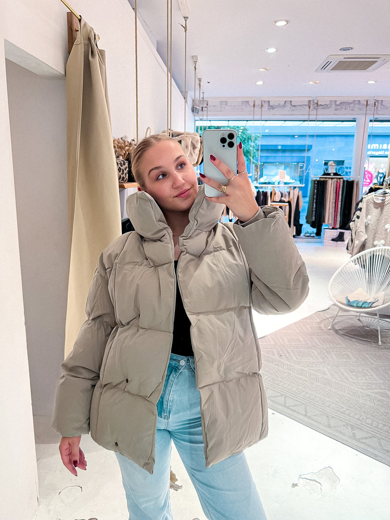 Kurze Puffer Winterjacke Taupe