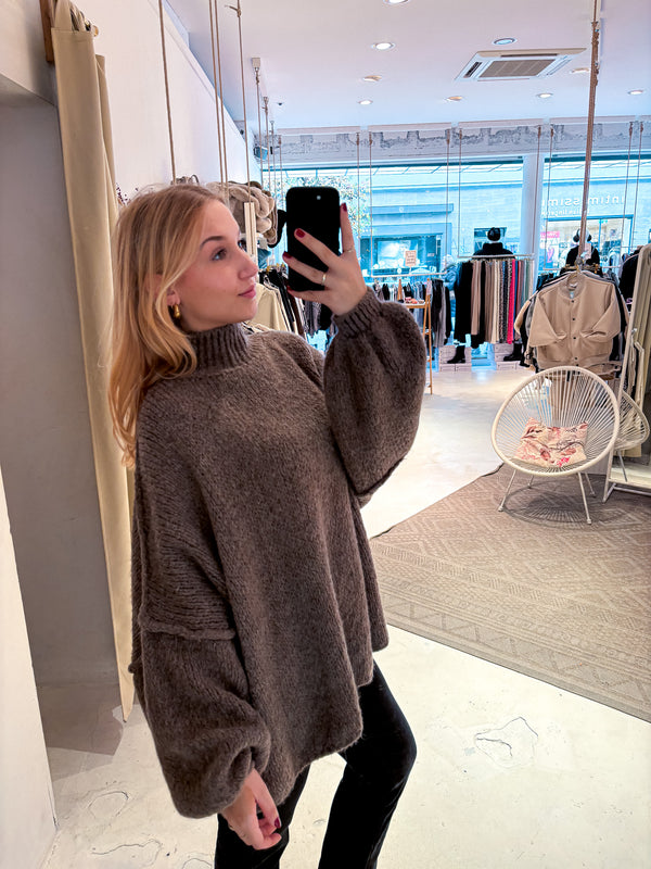 Oversized Strickpullover mit Stehkragen Braun