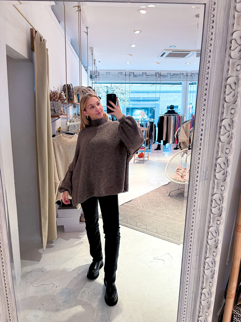 Oversized Strickpullover mit Stehkragen Braun