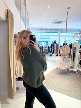 Oversized Strickpullover mit kleinen Herzen Olive/Weiß