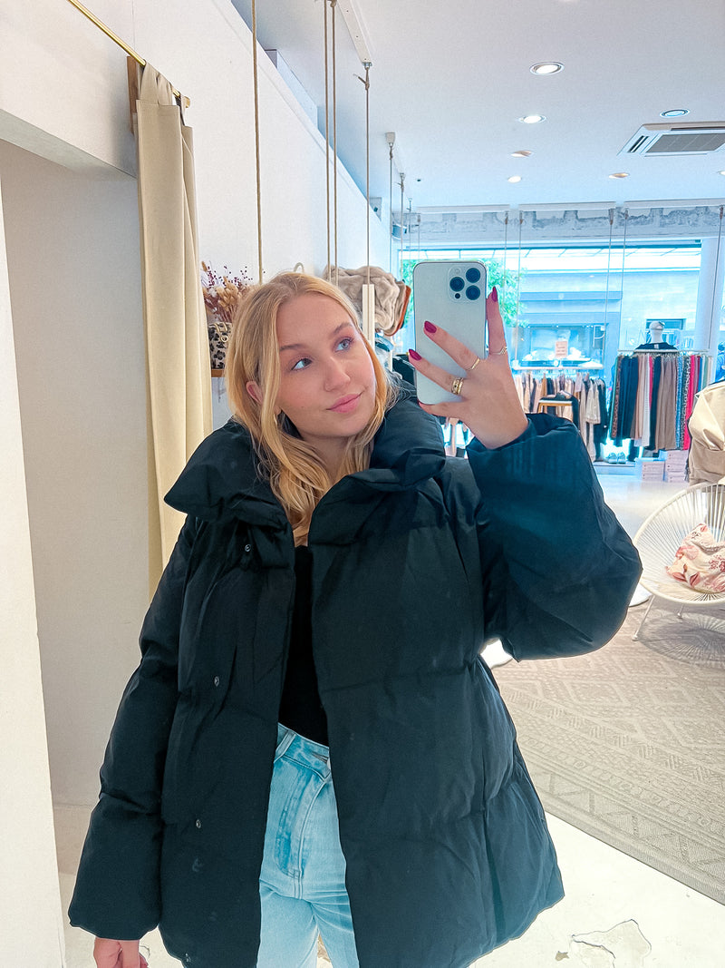 Kurze Puffer Winterjacke Schwarz