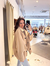 Kurzer Oversized Mantel Beige