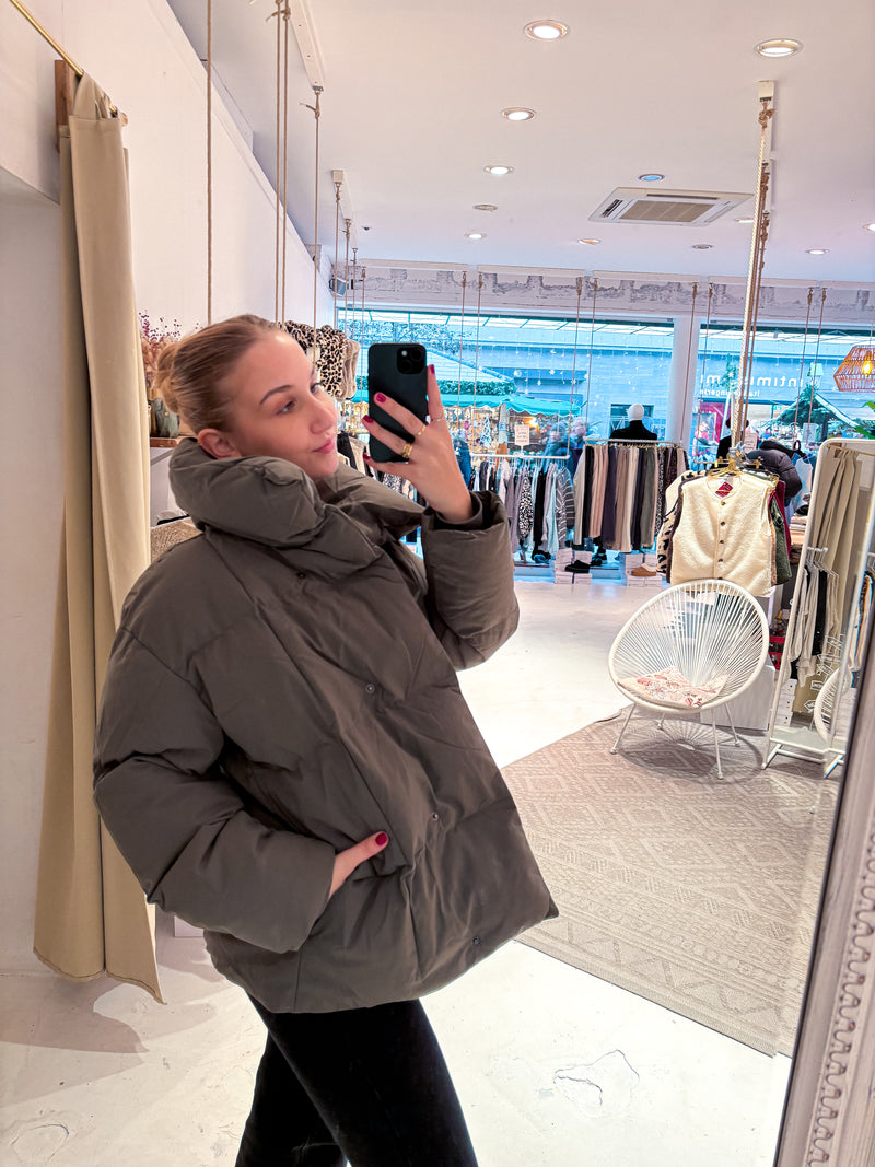 Kurze Puffer Winterjacke Grau