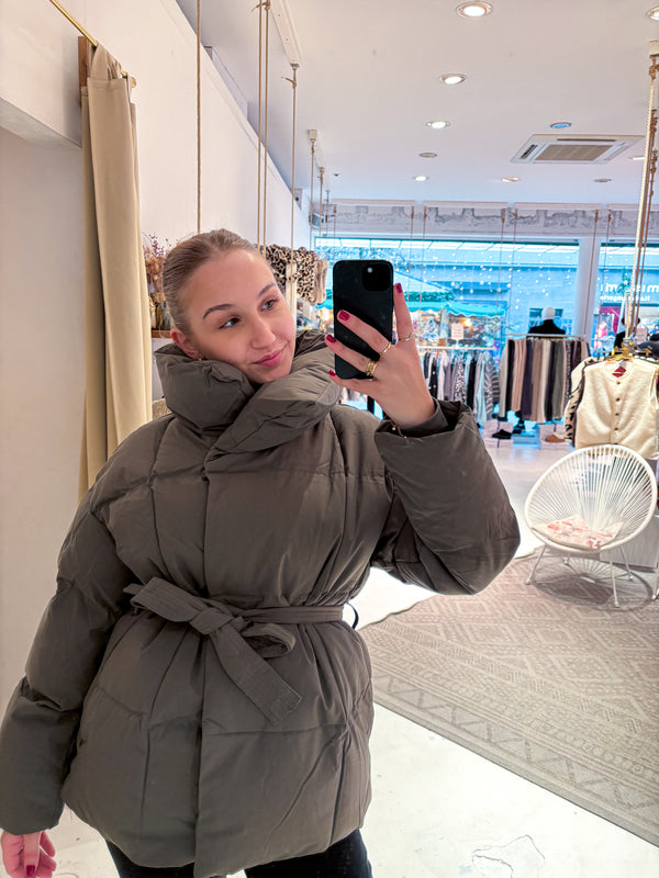 Kurze Puffer Winterjacke Grau